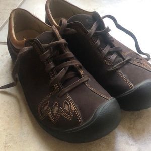 Never worn- Brown leather Keen Women’s shoes